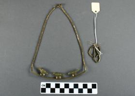 Necklace and pair of earrings, set